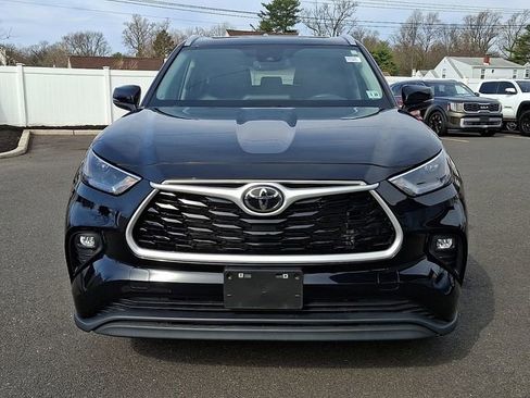 Used 2023 Toyota Highlander XLE image 2