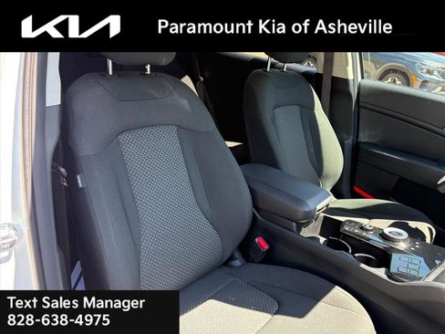 Certified 2025 Kia Sportage LX FWD image 17