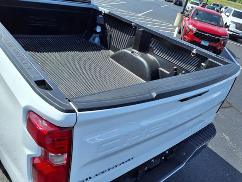 Used 2025 Chevrolet Silverado 1500 W/T image 17