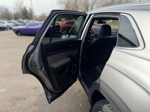 Used 2022 Volkswagen Atlas Cross Sport SEL image 34