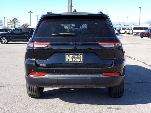 New 2026 Jeep Grand Cherokee Altitude AWD/4WD image 6