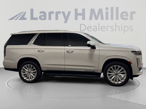 Used 2024 Cadillac Escalade Luxury AWD/4WD image 6