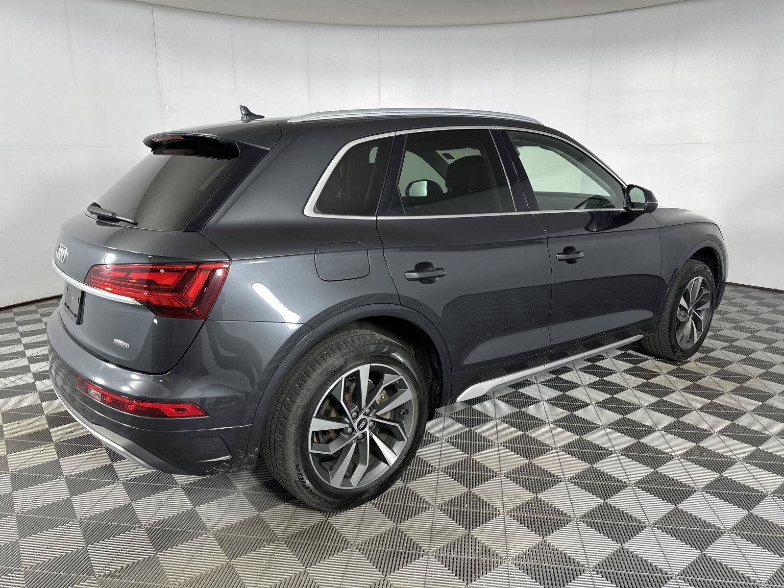 Used 2021 Audi Q5 2.0T Premium Plus w/ Premium Plus Package AWD/4WD image 28