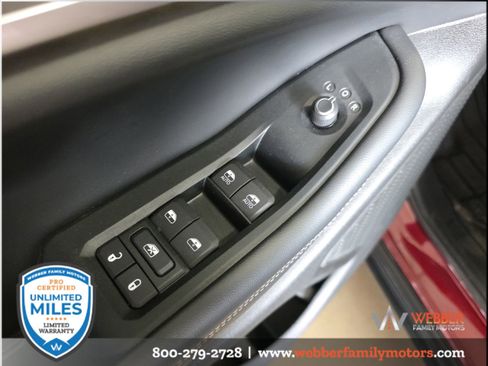 Used 2024 Jeep Grand Cherokee L Limited w/ Black Appearance Package AWD/4WD image 19