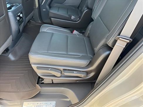 Used 2022 GMC Yukon Denali AWD/4WD image 9