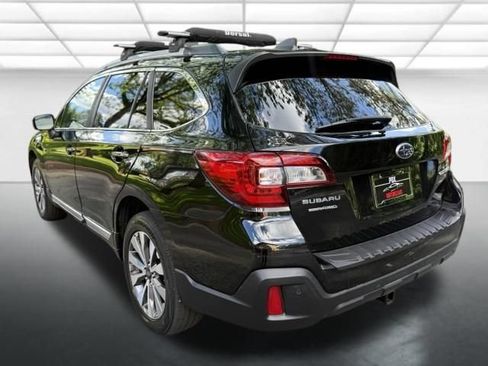 Used 2018 Subaru Outback 2.5i Touring AWD/4WD image 3
