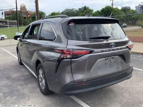 Used 2022 Toyota Sienna XLE FWD image 5