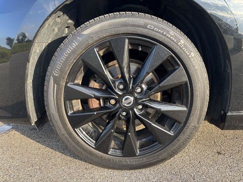 Used 2018 Nissan Sentra SR w/ SR Midnight Edition Package FWD image 11