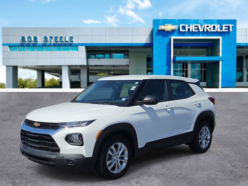 Used 2023 Chevrolet TrailBlazer LS FWD image 2