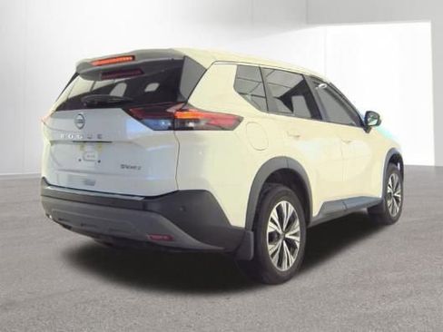 Used 2023 Nissan Rogue SV image 3