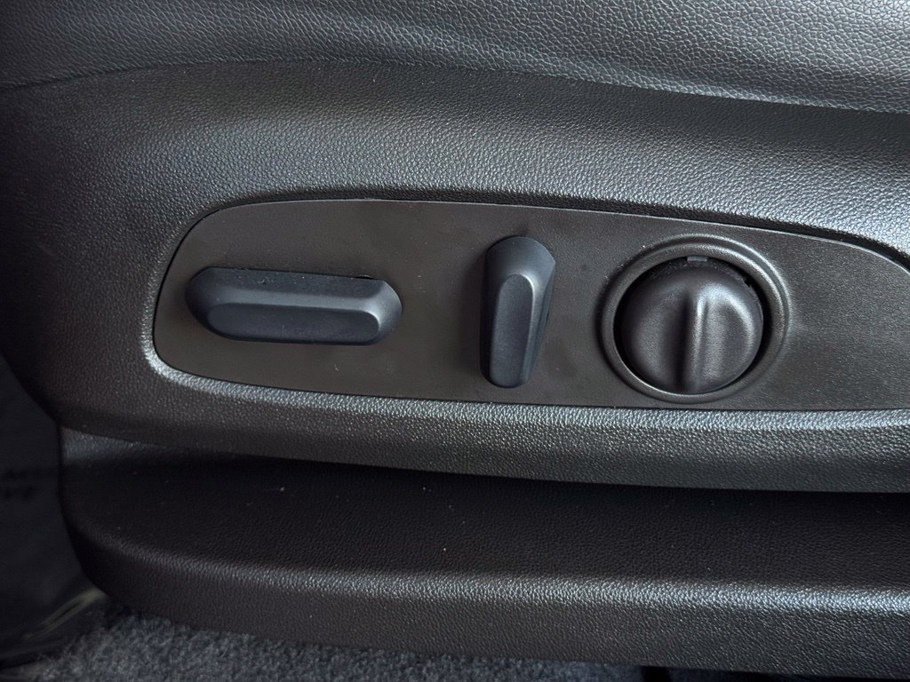 Used 2023 Chevrolet Equinox Premier FWD image 34