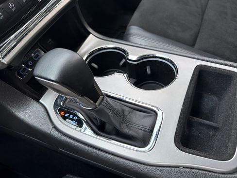 Used 2021 Jeep Grand Cherokee Laredo X RWD image 8