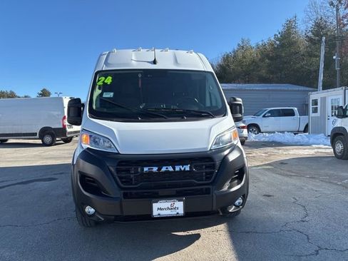 Used 2024 RAM ProMaster 2500 w/ Convenience Group FWD image 2