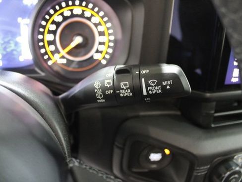 Used 2025 Jeep Wrangler Unlimited Rubicon image 41