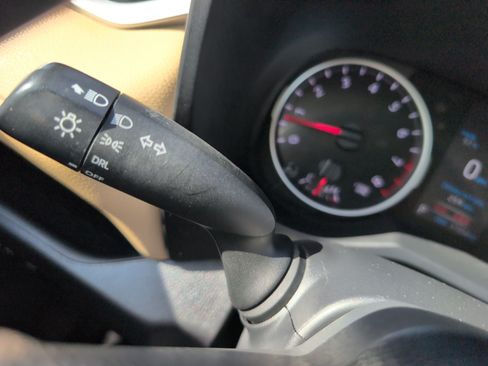 Used 2021 Toyota RAV4 LE FWD image 17