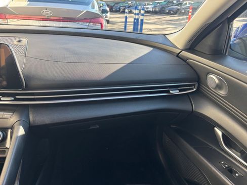 Used 2025 Hyundai Elantra SEL image 35