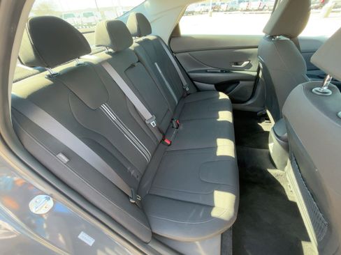 Used 2025 Hyundai Elantra SEL image 31