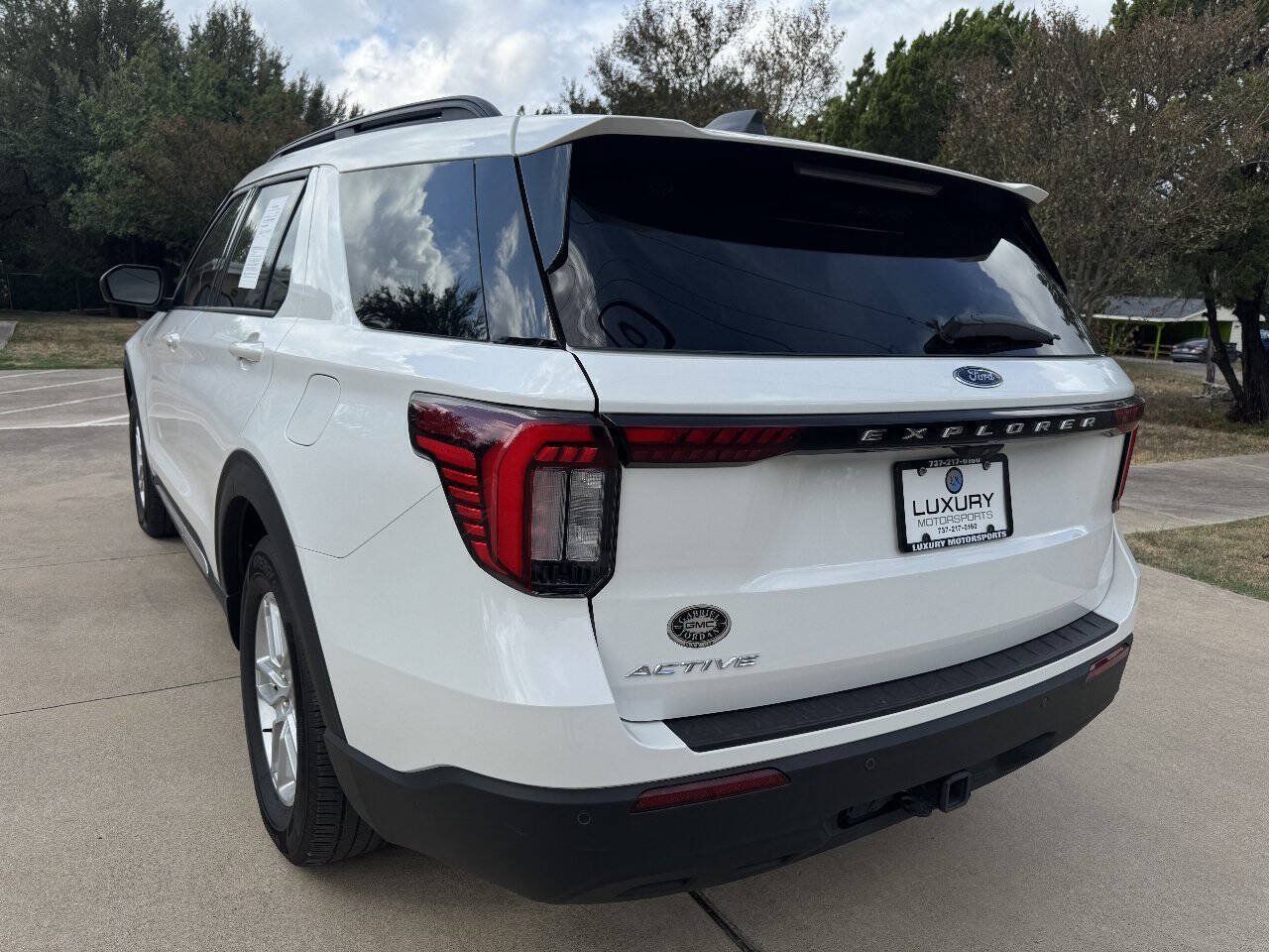 Used 2025 Ford Explorer Active RWD image 12