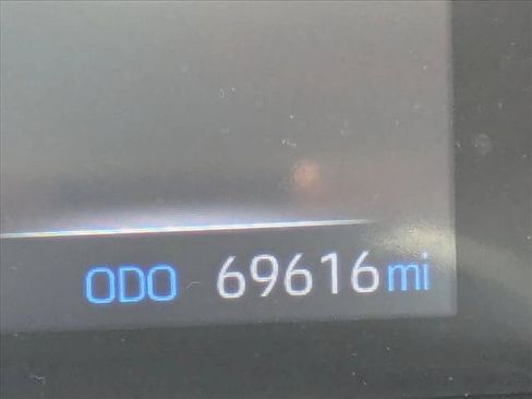 Used 2021 Toyota RAV4 XLE w/ Convenience Package FWD image 10