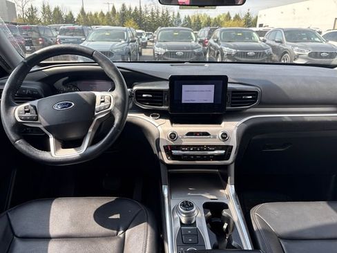 Used 2021 Ford Explorer XLT w/ Equipment Group 202A AWD/4WD image 13