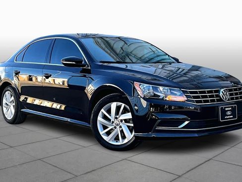 Used 2018 Volkswagen Passat 2.0T SE image 2