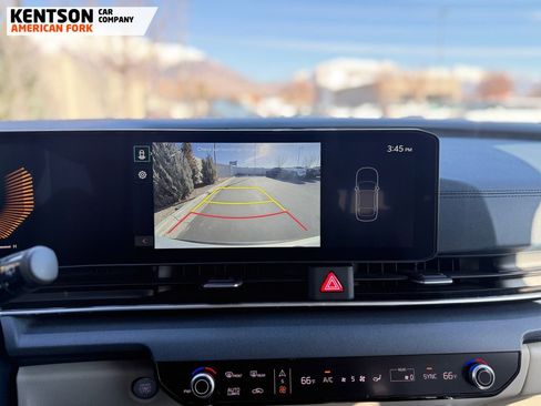 Used 2025 Kia Carnival EX image 32