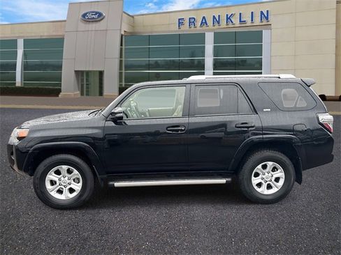 Used 2016 Toyota 4Runner SR5 Premium image 4