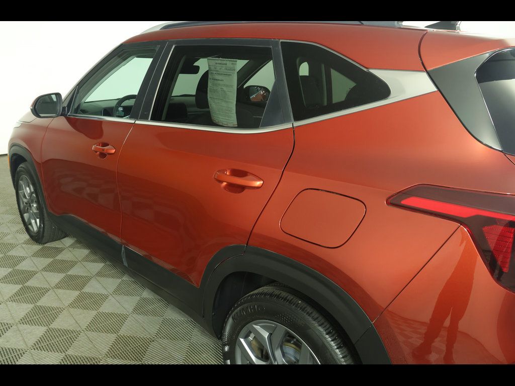 Used 2024 Kia Seltos S AWD/4WD image 14