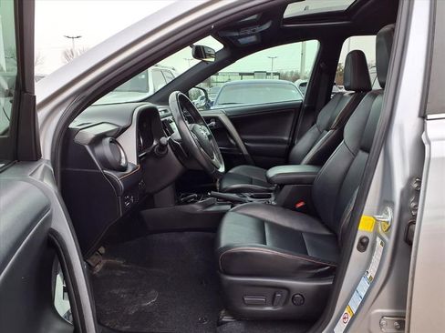Used 2016 Toyota RAV4 SE image 17
