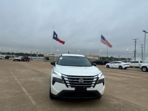 Used 2024 Nissan Rogue S AWD/4WD image 4