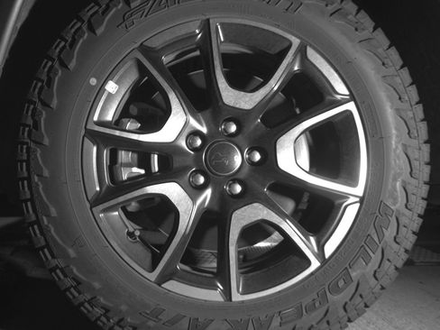 Used 2025 Jeep Compass Trailhawk AWD/4WD image 12