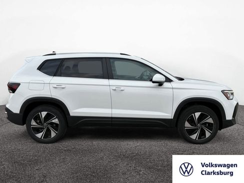New 2026 Volkswagen Taos SE image 6
