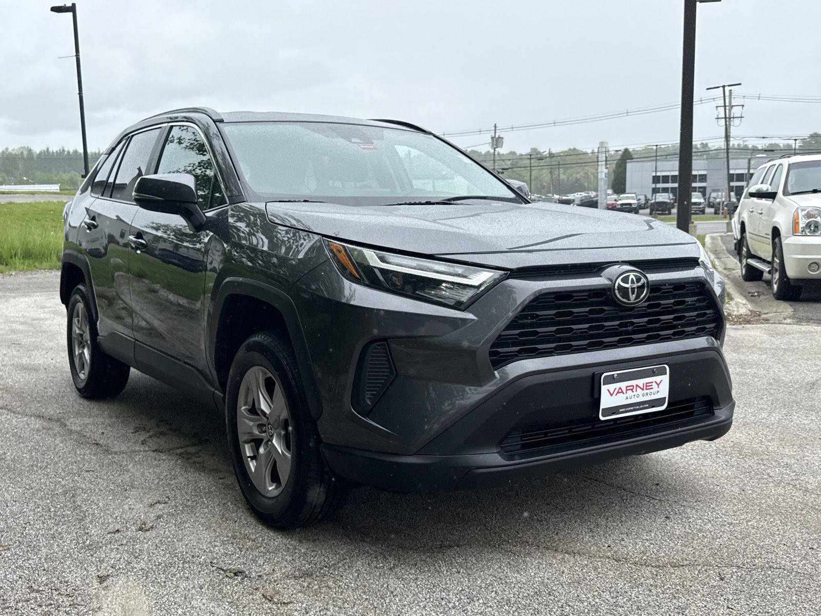 Used 2025 Toyota RAV4 XLE AWD/4WD image 3