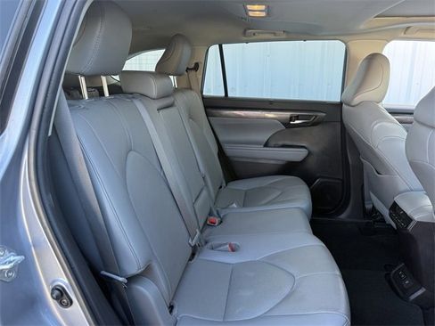 Used 2021 Toyota Highlander Limited image 32
