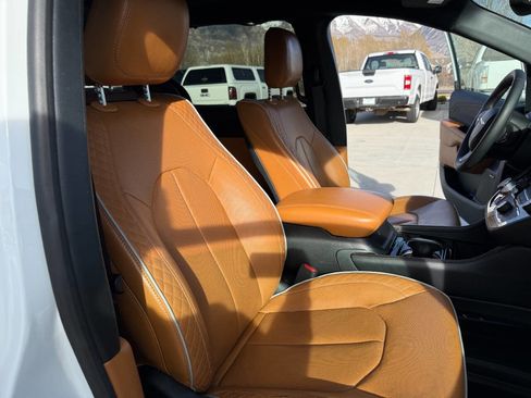 Used 2023 Chrysler Pacifica Pinnacle image 29