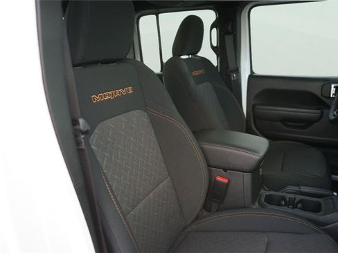 Used 2025 Jeep Gladiator Mojave w/ Convenience Group AWD/4WD image 19