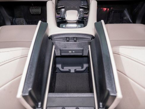 New 2026 Mercedes-Benz GLS 450 4MATIC image 24