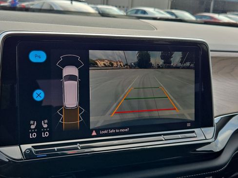 Used 2025 Volkswagen Atlas SE FWD image 23