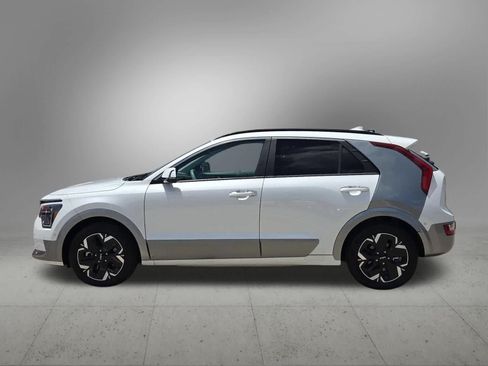 Certified 2023 Kia Niro Wave w/ Wave Preserve Package FWD image 3