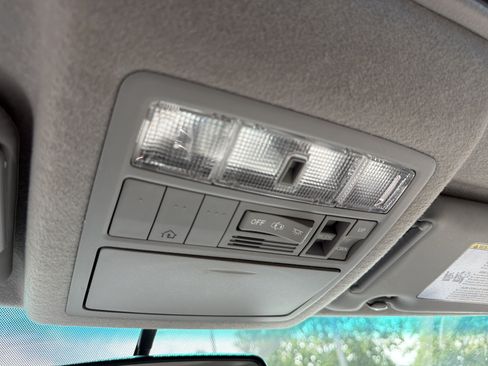 Used 2013 Toyota Highlander Limited AWD/4WD image 20