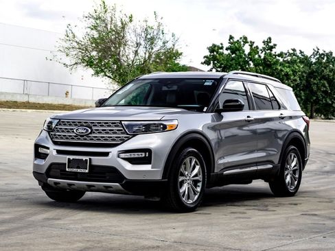 Used 2024 Ford Explorer Limited image 9