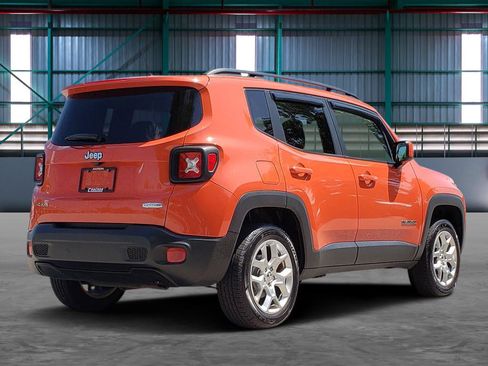 Used 2017 Jeep Renegade Latitude w/ Cold Weather Group AWD/4WD image 5