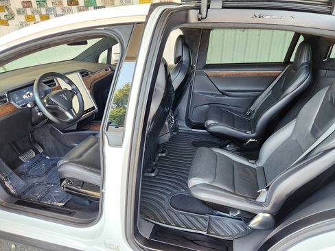 Used 2016 Tesla Model X 90D image 23