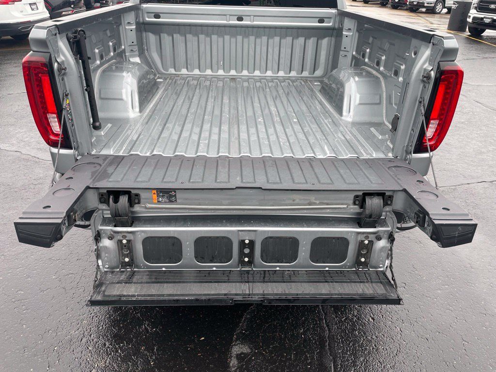 Used 2025 GMC Sierra 1500 SLT AWD/4WD image 35