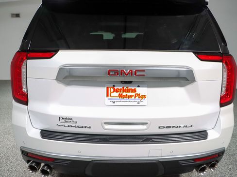 Used 2023 GMC Yukon XL Denali w/ Advanced Technology Package AWD/4WD image 8