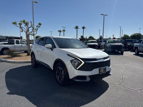Used 2023 Kia Sportage LX FWD image 4