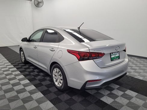 Used 2022 Hyundai Accent SE w/ Cargo Package FWD image 5