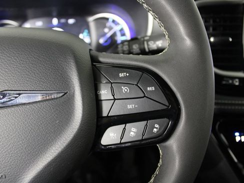 Used 2024 Chrysler Pacifica Limited FWD image 27