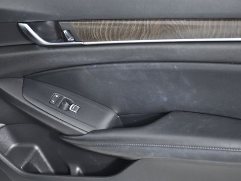 Used 2022 Honda Accord Touring image 28