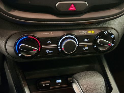 Used 2025 Kia Soul LX w/ LX Technology Package FWD image 23